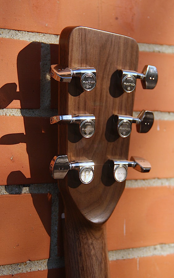 Walnut neck online guitar